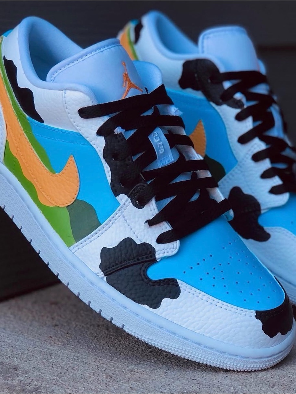 Custom Jordan 1’s - Picture 2 of 4